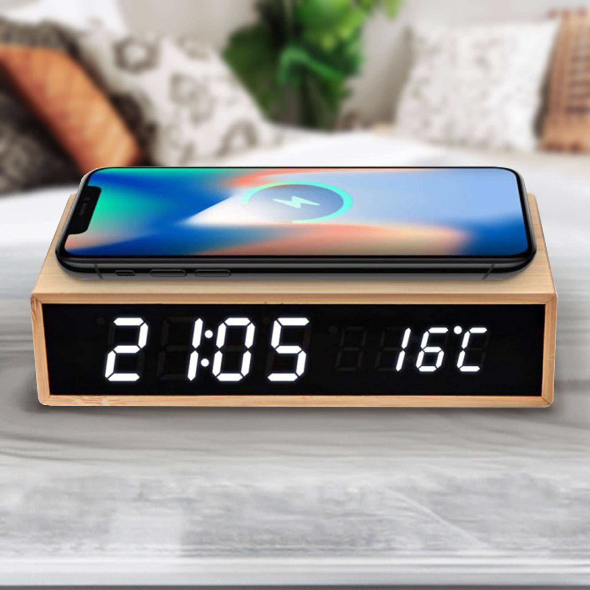 3in1 Digitaluhr mit Wecker und Ladestation für Smartphones 3in1 Digitaluhr mit Wecker und Ladestation für Smartphones von Monsterzeug