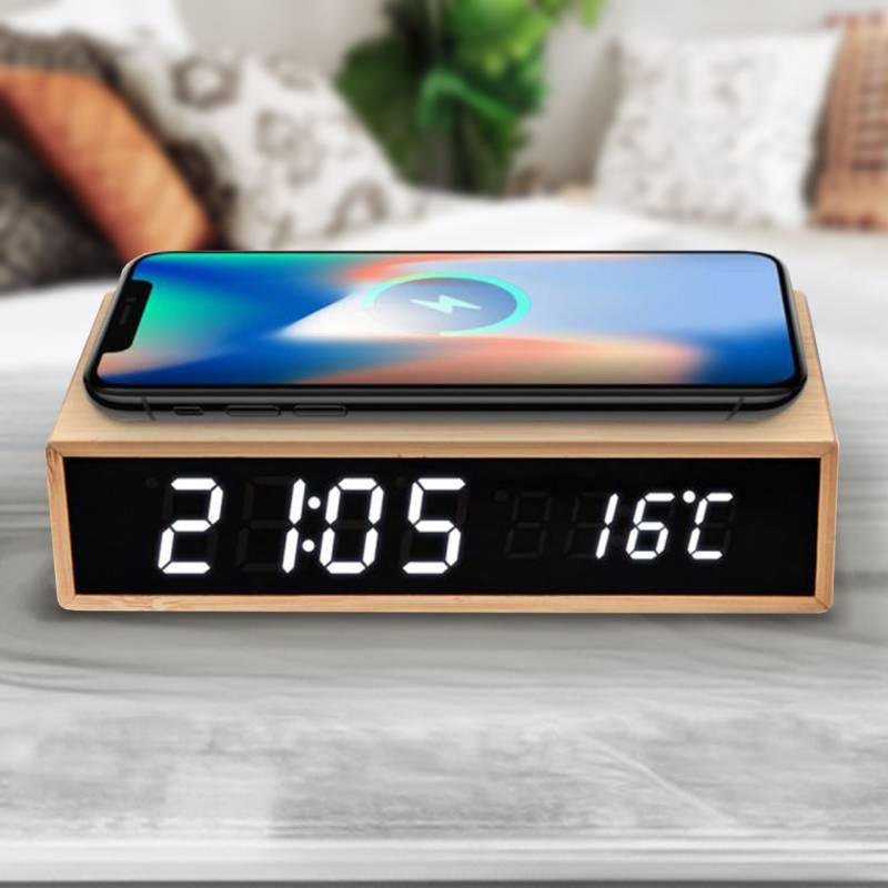3in1 Digitaluhr mit Wecker und Ladestation für Smartphones von Monsterzeug