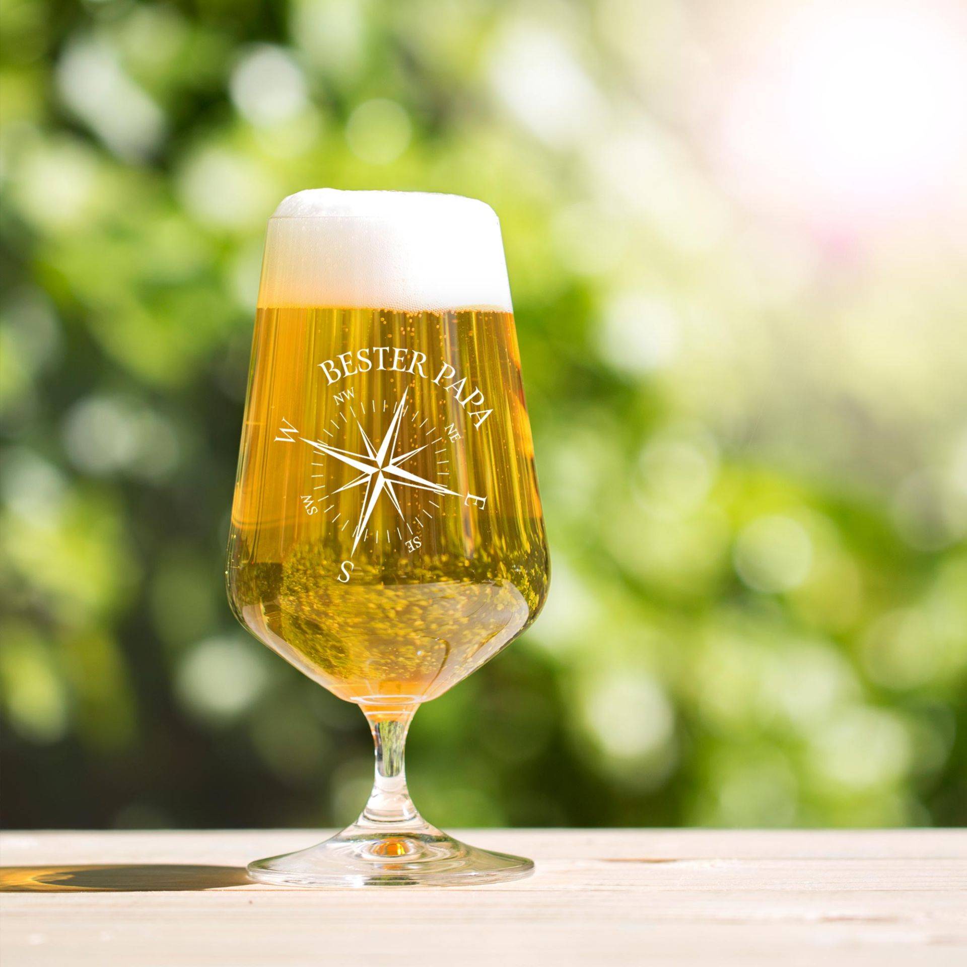 Bierglas mit Gravur für Papa - Kompass Bierglas mit Gravur für Papa - Kompass von Monsterzeug