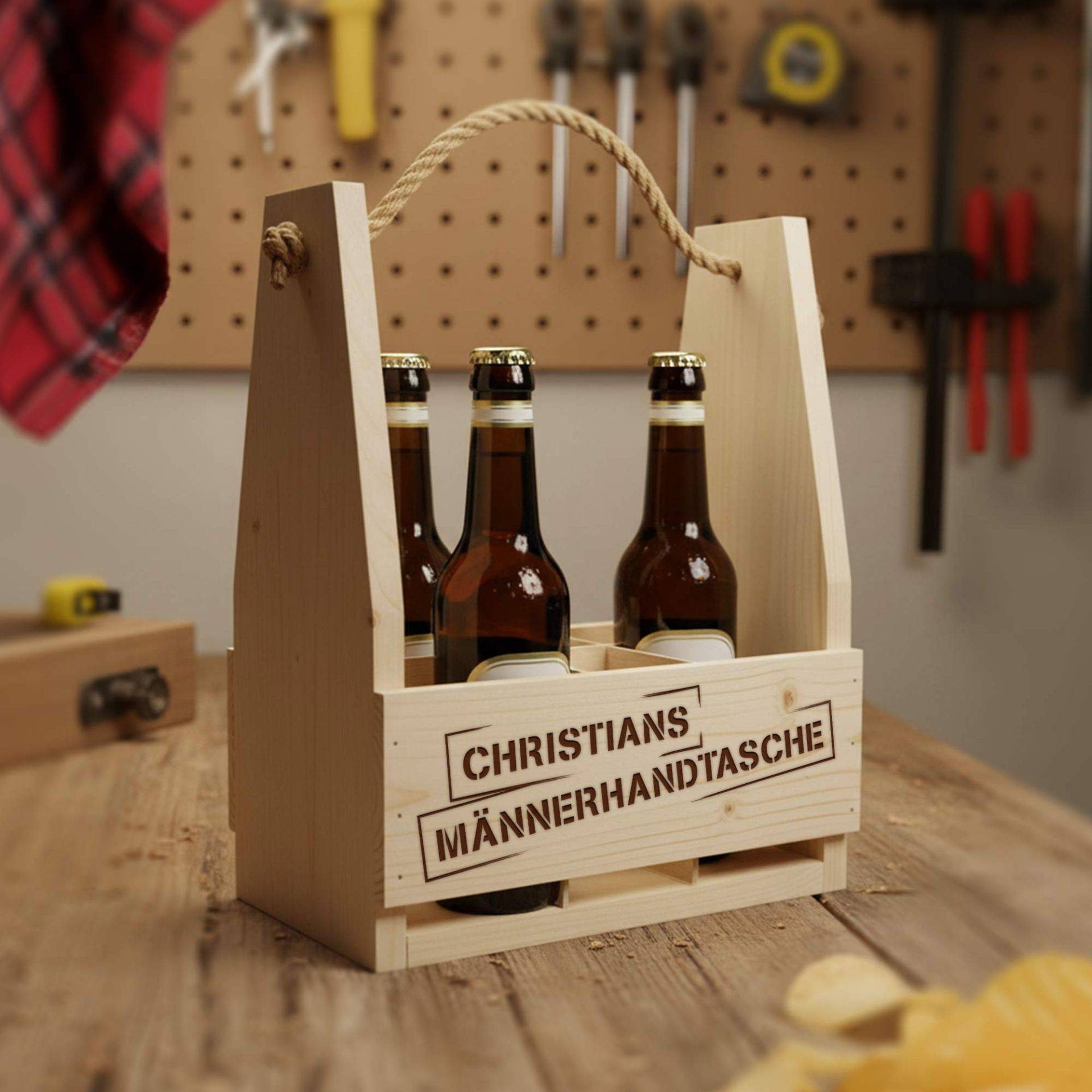 Flaschenträger mit Gravur - Männerhandtasche Flaschenträger mit Gravur - Männerhandtasche von Monsterzeug