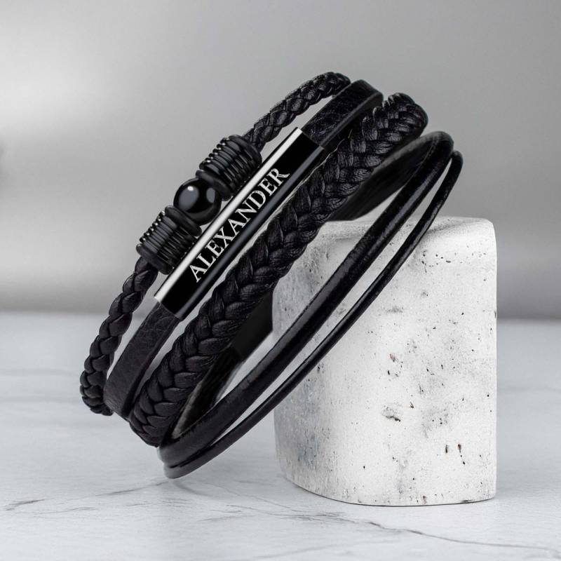 Geflochtenes Lederarmband mit Beads Schwarz - mit Gravur von Monsterzeug