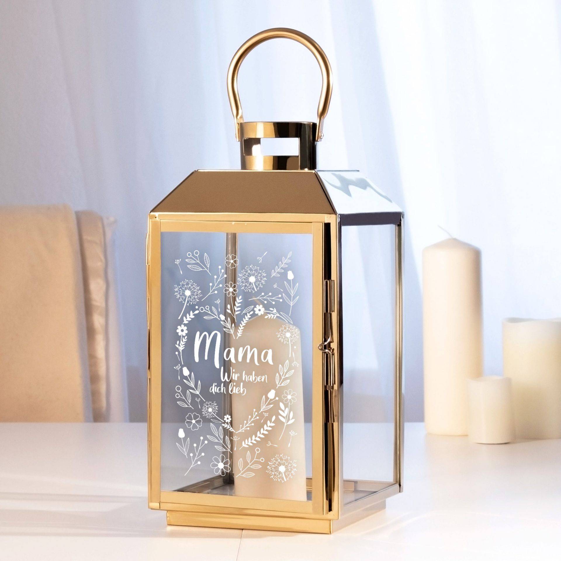 Gold Laterne mit Gravur - Blumenherz für Mama Gold Laterne mit Gravur - Blumenherz für Mama von Monsterzeug