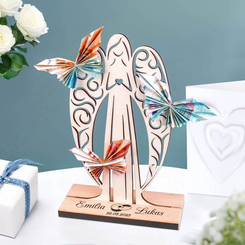Großer Geldengel aus Holz mit Gravur zur Hochzeit - Ringe von Monsterzeug