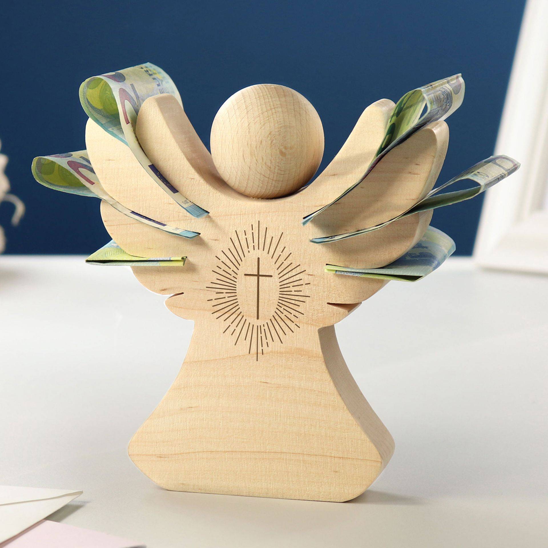 Holzengel mit Gravur - Kreuz von Monsterzeug