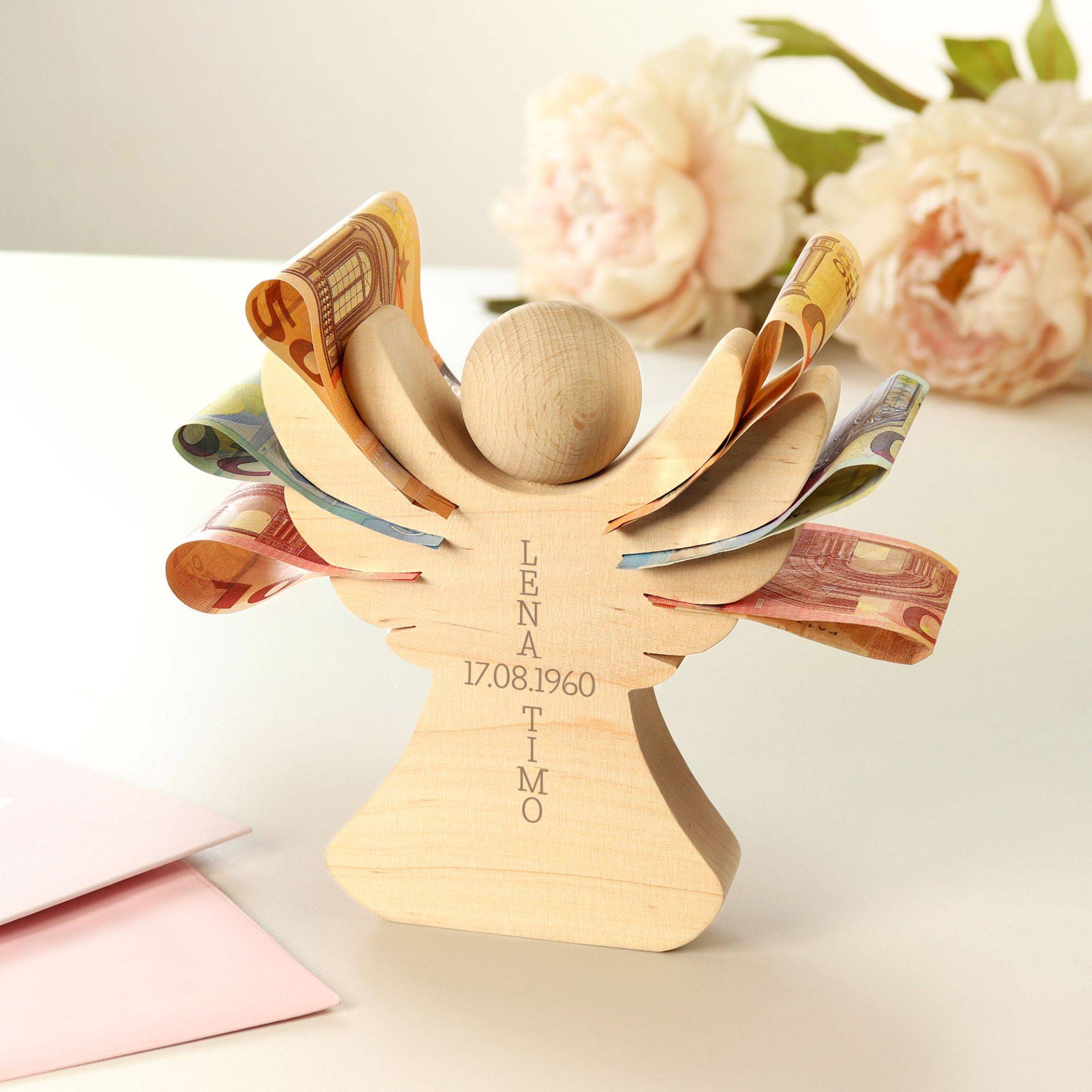 Holzengel mit Gravur zur Hochzeit Holzengel mit Gravur zur Hochzeit von Monsterzeug