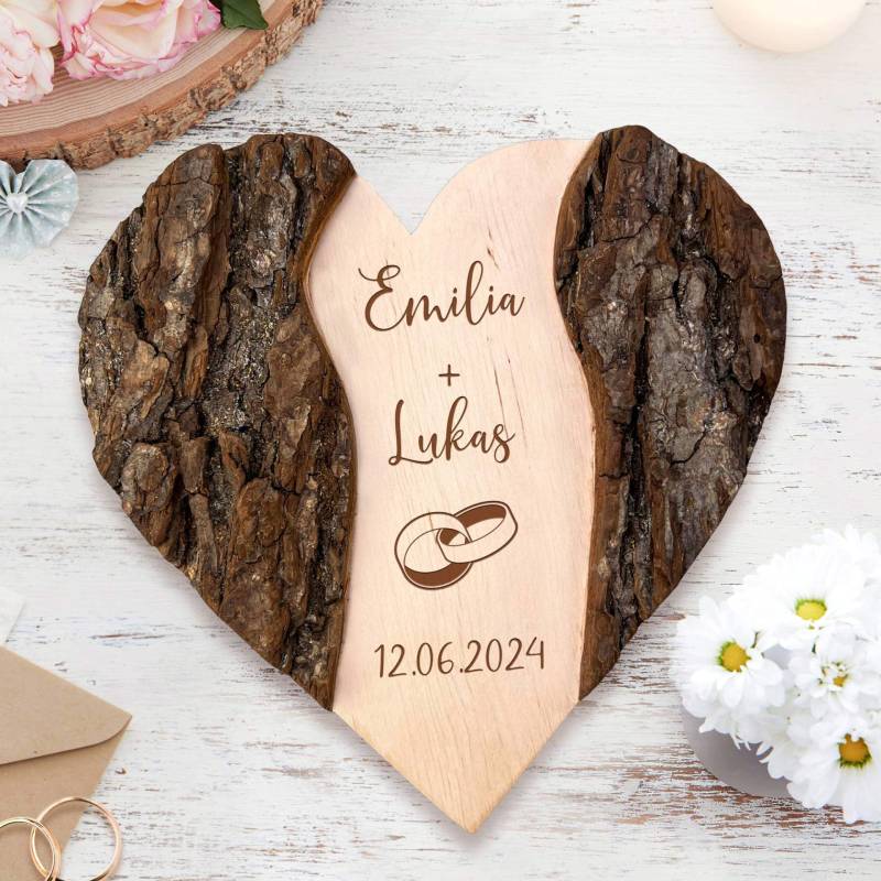Holzherz mit Rinde zur Hochzeit - Ringe von Monsterzeug