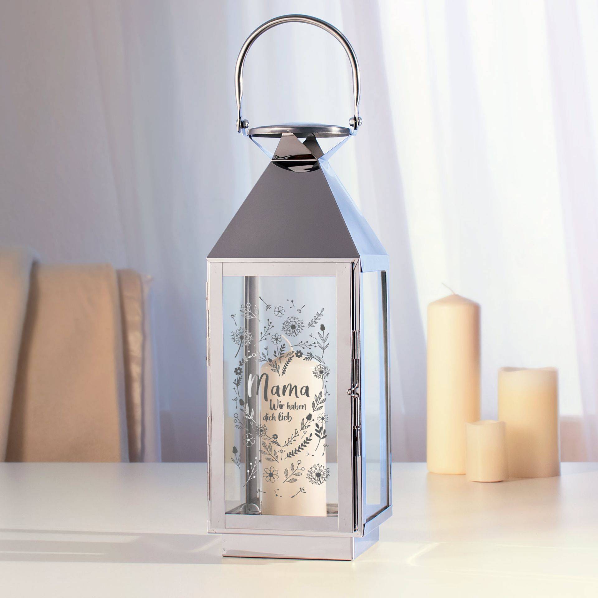 Laterne mit Gravur - Blumenherz für Mama Laterne mit Gravur - Blumenherz für Mama von Monsterzeug