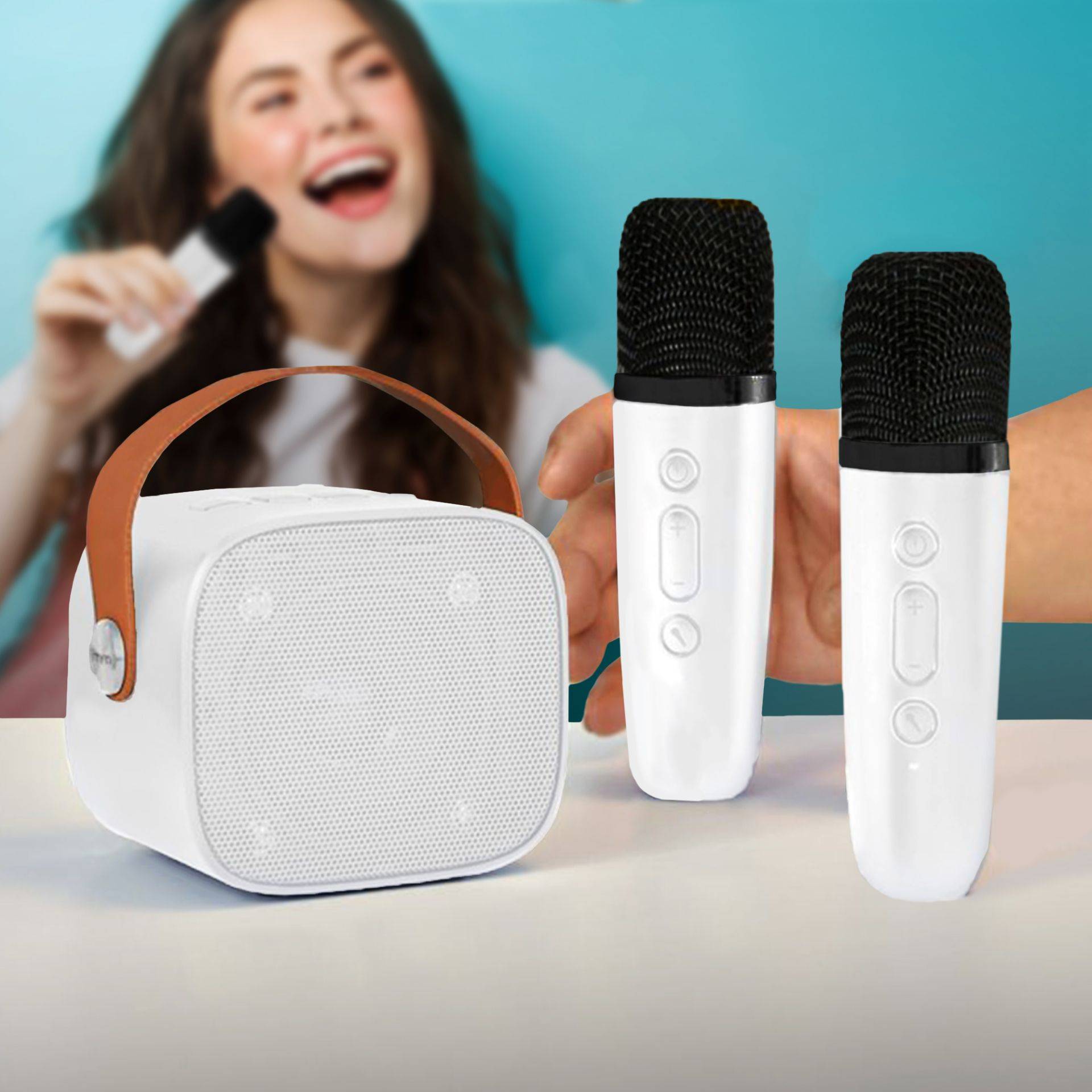 Mobile Bluetooth Karaokemaschine mit 2 Mikros Mobile Bluetooth Karaokemaschine mit 2 Mikros von Monsterzeug