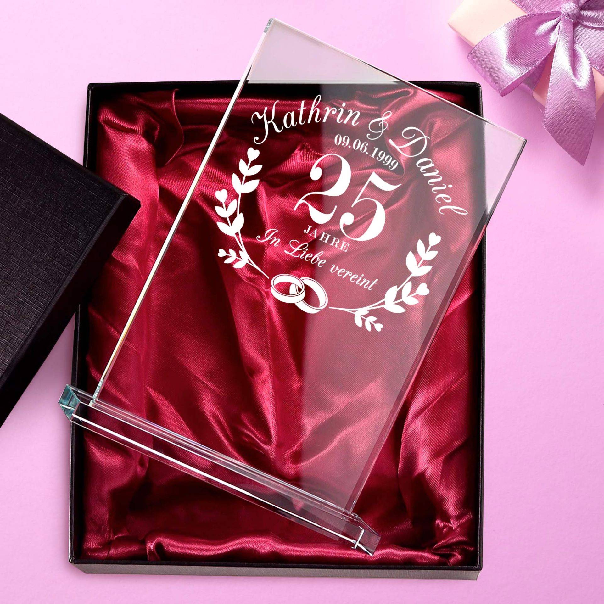 Personalisierter Glaspokal zur Silberhochzeit - 25 Jahre Personalisierter Glaspokal zur Silberhochzeit - 25 Jahre von Monsterzeug