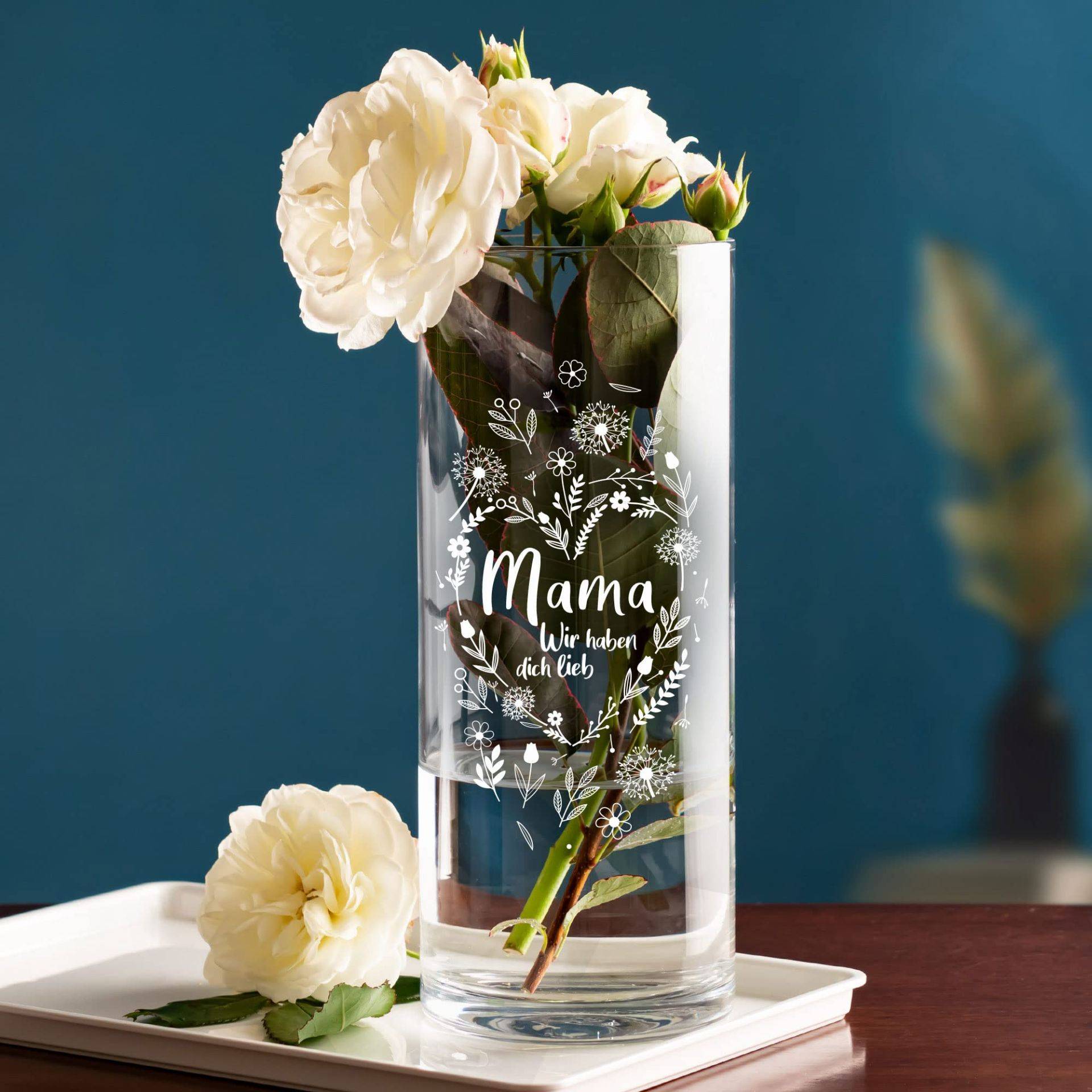 Runde Vase mit Gravur - Blumenherz Mama Runde Vase mit Gravur - Blumenherz Mama von Monsterzeug