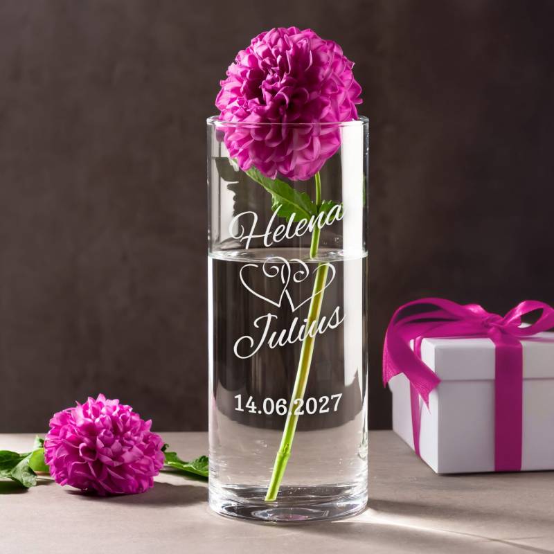 Runde Vase zur Hochzeit - Herzen Gravur Runde Vase zur Hochzeit - Herzen Gravur von Monsterzeug