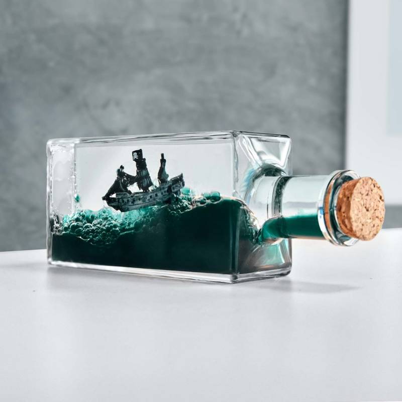 Unsinkbares Piratenschiff in der Flasche von Monsterzeug