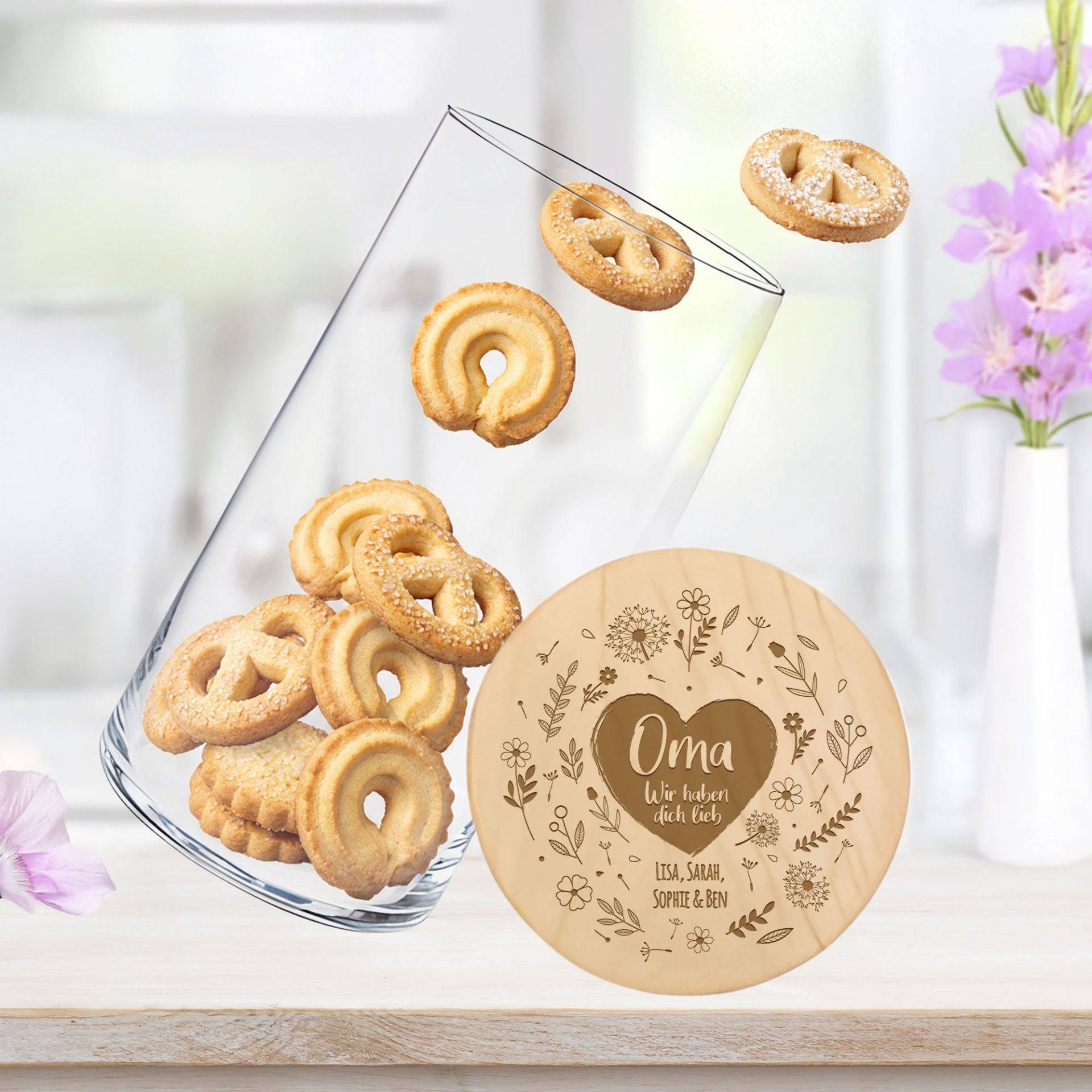 Vorratsglas mit Gravur - Blumenherz für Oma von Monsterzeug