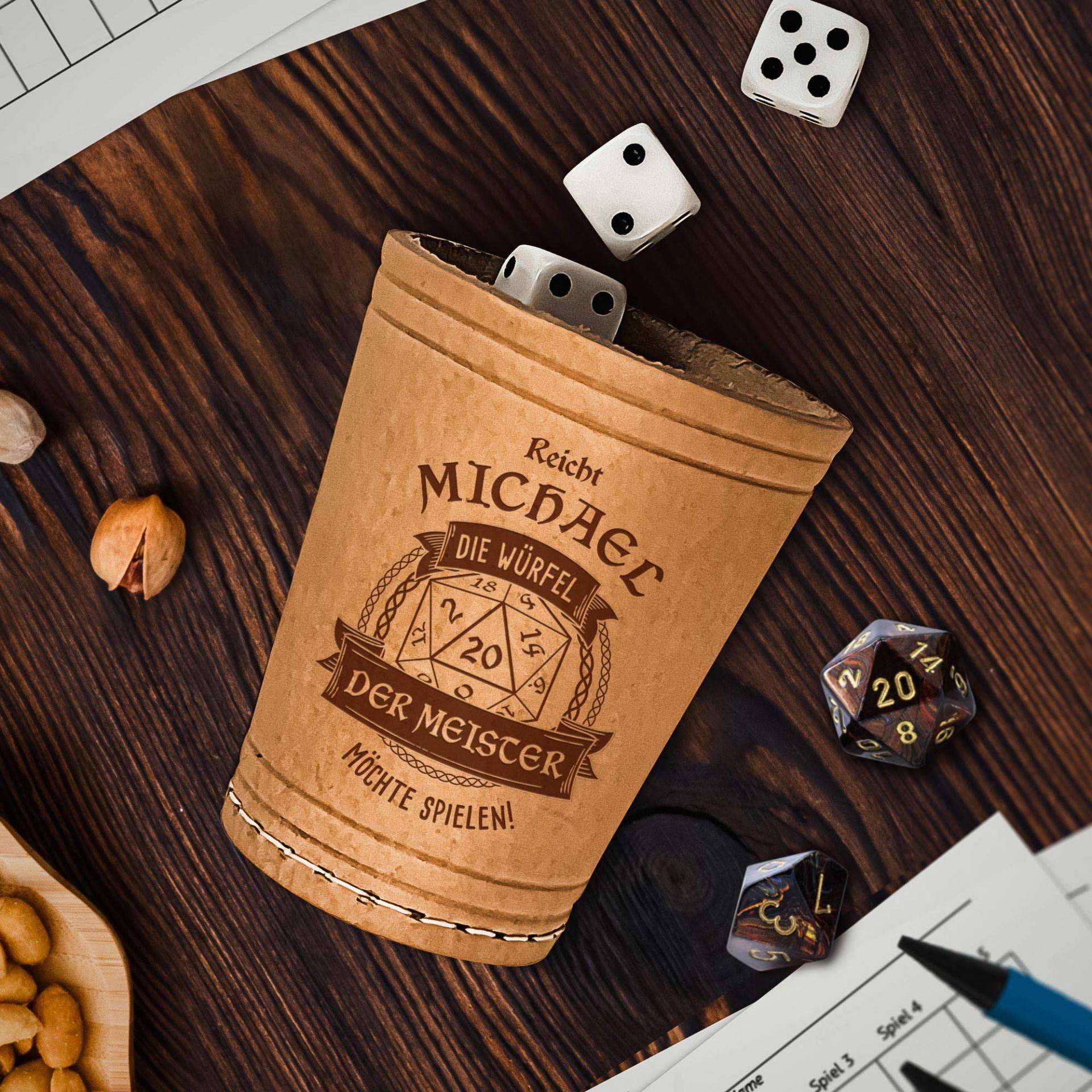 Würfelbecher aus Leder - Der Meister möchte Spielen Würfelbecher aus Leder - Der Meister möchte Spielen von Monsterzeug