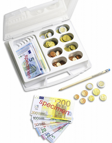 Euro Rechengeld 130 Euro-Scheine und 160 Euro-Münzen um Rechnen mit Geld einfach zu lernen Euro Rechengeld 130 Euro-Scheine und 160 Euro-Münzen um Rechnen mit Geld einfach zu lernen von Montessori-Shop