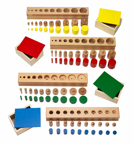 Sparset Montessori Einsatzzylinder und knopflose farbige Zylinder, klassisches Sinnesmaterial von Montessori-Shop