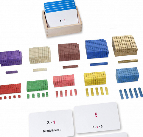 Sparset Montessori Würfelmaterial zur Multiplikation mit Aufgabenkartei, 100 Karten zum Üben der 1x1 Reihen bis 10 x 10 von Montessori-Shop