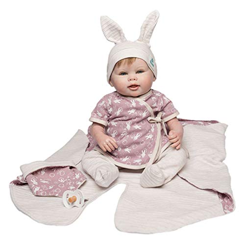 Muñecas Guca - Puppe Reborn Lorette 46 cm, Set Malve Häschen mit Mütze, Spielzeug und Musselin, Mehrfarbig (18033) von GUCA