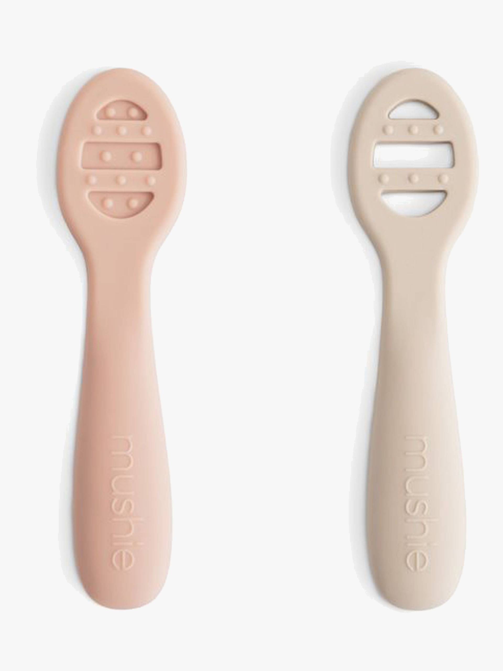 Mushie Anfänger-Löffel 2er-Pack, Blush/Shifting Sand Mushie Anfänger-Löffel 2er-Pack, Blush/Shifting Sand von Mushie