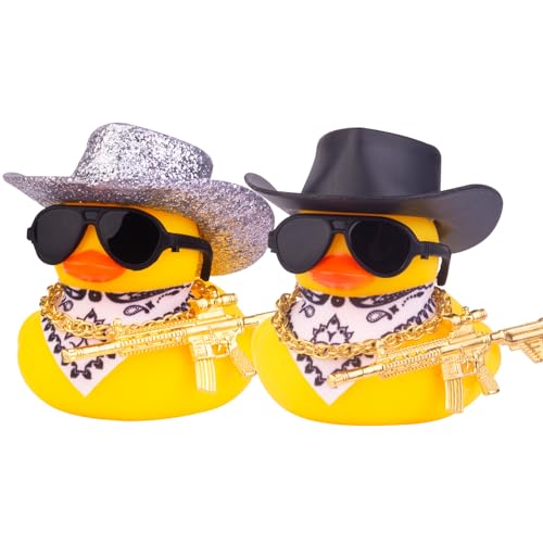 Mwmoeen Gummi Ente für Auto Armaturenbrett Dekorationen, 2 Stück gelbe Ente Auto Ornamente mit Cowboyhut Schal Sonnenbrille Goldkette und Coole Requisiten für Auto, Büro, Haus Dekoration Mwmoeen Gummi Ente für Auto Armaturenbrett Dekorationen, 2 Stück gelbe Ente Auto Ornamente mit Cowboyhut Schal Sonnenbrille Goldkette und Coole Requisiten für Auto, Büro, Haus Dekoration von Mwmoeen