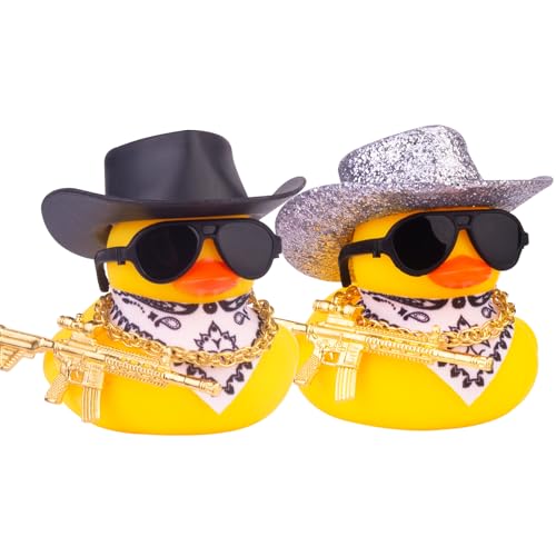 Mwmoeen Gummi Ente Auto Armaturenbrett Dekorationen, 2 Stück gelbe Ente Auto Ornamente mit Cowboyhut Schal Sonnenbrille Goldkette und Coole Requisiten Mwmoeen Gummi Ente Auto Armaturenbrett Dekorationen, 2 Stück gelbe Ente Auto Ornamente mit Cowboyhut Schal Sonnenbrille Goldkette und Coole Requisiten von Mwmoeen