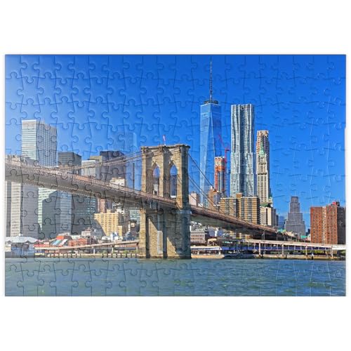 MyPuzzle Blick zur Brooklyn Bridge mit One World Trade Center, Manhattan, New York City, USA - Premium 200 Teile Puzzle - MyPuzzle Sonderkollektion von Puzzle Galaxy von MyPuzzle.com