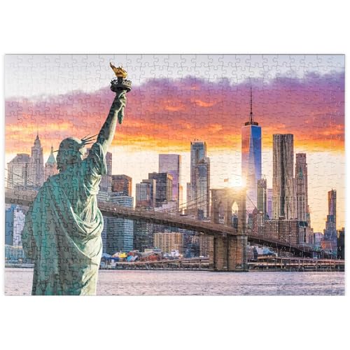 MyPuzzle Freiheitsstatue und New Yorker Stadtsilhouette bei Sonnenuntergang, USA - Premium 500 Teile Puzzle - MyPuzzle Sonderkollektion von Puzzle Galaxy MyPuzzle Freiheitsstatue und New Yorker Stadtsilhouette bei Sonnenuntergang, USA - Premium 500 Teile Puzzle - MyPuzzle Sonderkollektion von Puzzle Galaxy von MyPuzzle.com