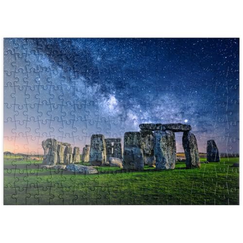 MyPuzzle Die Milchstraße über Stonehenge, Amesbury, England - Premium 200 Teile Puzzle - MyPuzzle Sonderkollektion von Puzzle Galaxy MyPuzzle Die Milchstraße über Stonehenge, Amesbury, England - Premium 200 Teile Puzzle - MyPuzzle Sonderkollektion von Puzzle Galaxy von MyPuzzle.com