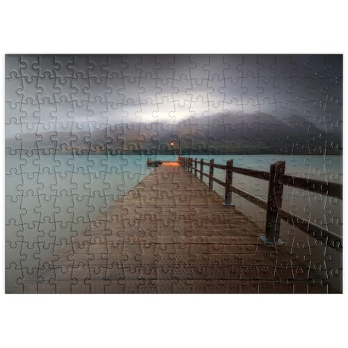 MyPuzzle Glenorchy Wharf – Stimmungsvolle Dämmerung über dem Lake Wakatipu - Premium 200 Teile Puzzle - MyPuzzle Sonderkollektion von Puzzle Galaxy MyPuzzle Glenorchy Wharf – Stimmungsvolle Dämmerung über dem Lake Wakatipu - Premium 200 Teile Puzzle - MyPuzzle Sonderkollektion von Puzzle Galaxy von MyPuzzle.com