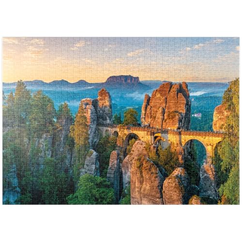MyPuzzle Sonnenaufgang an der Bastei in der Sächsischen Schweiz, Sachsen, Deutschland - Premium 1000 Teile Puzzle - MyPuzzle Sonderkollektion von Starnberger Spiele MyPuzzle Sonnenaufgang an der Bastei in der Sächsischen Schweiz, Sachsen, Deutschland - Premium 1000 Teile Puzzle - MyPuzzle Sonderkollektion von Starnberger Spiele von MyPuzzle.com