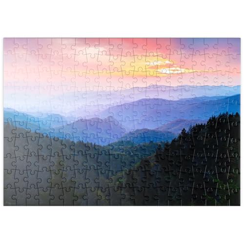MyPuzzle Sonnenaufgang über den Smoky Mountain Ranges - Premium 200 Teile Puzzle - MyPuzzle Sonderkollektion von Puzzle Galaxy MyPuzzle Sonnenaufgang über den Smoky Mountain Ranges - Premium 200 Teile Puzzle - MyPuzzle Sonderkollektion von Puzzle Galaxy von MyPuzzle.com