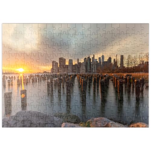 MyPuzzle Sonnenuntergang über der Skyline von Manhattan von Brooklyn aus - Premium 200 Teile Puzzle - MyPuzzle Sonderkollektion von Puzzle Galaxy von MyPuzzle.com