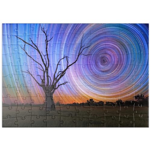 MyPuzzle Sternspuren über Lone Tree – Kosmischer Nachthimmel - Premium 100 Teile Puzzle - MyPuzzle Sonderkollektion von Puzzle Galaxy von MyPuzzle.com