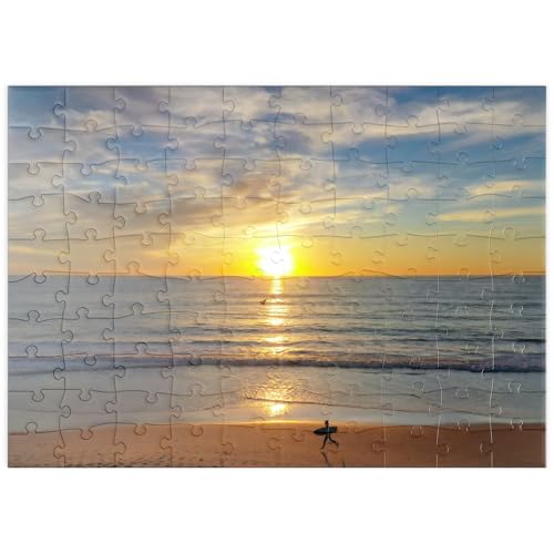 MyPuzzle Surfer bei Sonnenuntergang an einem Strand in Kalifornien - Premium 100 Teile Puzzle - MyPuzzle Sonderkollektion von Puzzle Galaxy von MyPuzzle.com