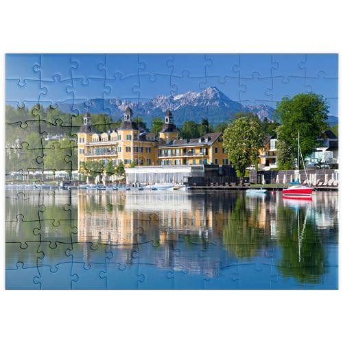 Schlosshotel am See gegen Mittagskogel (2143m), Velden, Wörther See, Österreich - Premium 100 Teile Puzzle - MyPuzzle Sonderkollektion von Puzzle Galaxy von MyPuzzle.com