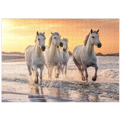MyPuzzle Weiße Camargue Pferde galoppieren am Strand, Frankreich - Premium 500 Teile Puzzle - MyPuzzle Sonderkollektion von Puzzle Galaxy MyPuzzle Weiße Camargue Pferde galoppieren am Strand, Frankreich - Premium 500 Teile Puzzle - MyPuzzle Sonderkollektion von Puzzle Galaxy von MyPuzzle.com