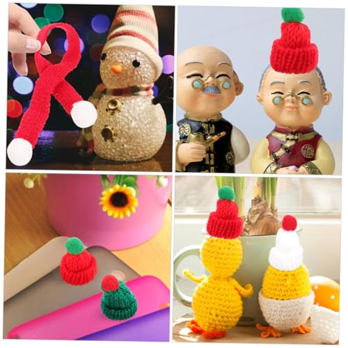NAMOARLY 12 Stück Teiliges Mini Strickmützen und Schals aus Garn Mini Weihnachtsmützen Rot Weiß Grün Vielseitig für DIY Weihnachtsdeko Puppenzubehör Flaschendeko und Bastelprojekte von NAMOARLY