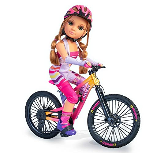 Nancy - EIN Tag mit dem Mountainbike, bewegliche Puppe Kniegelenken und Puppenfahrrad, Puppen Spielzeug für Mädchen Jungen ab 3 Jahren, Famosa (700017339), Mehrfarbig, Talla única Nancy - EIN Tag mit dem Mountainbike, bewegliche Puppe Kniegelenken und Puppenfahrrad, Puppen Spielzeug für Mädchen Jungen ab 3 Jahren, Famosa (700017339), Mehrfarbig, Talla única von NANCY