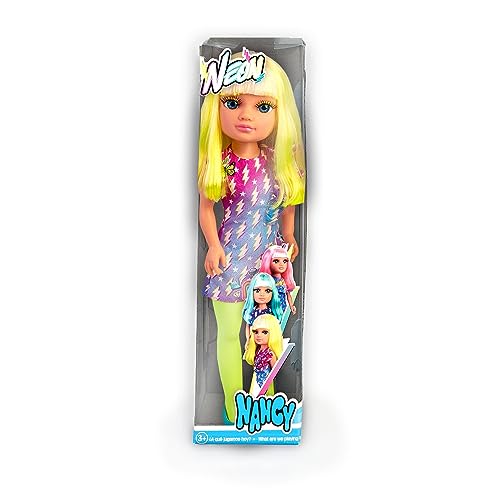 NANCY - Neon Yellow, Puppe mit Leuchtend neongelben Haaren, mit Fransen und glattem Haar zum Kämmen und für Verschiedene Looks, mit passenden Strümpfen und Make-up, 3 Jahre alt, Famosa (NAC23200) von NANCY