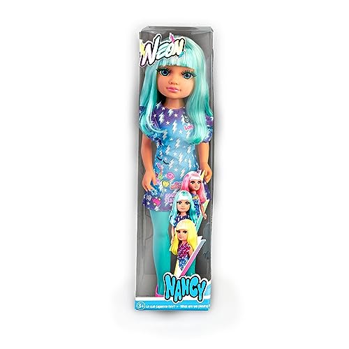 NANCY - Neon Blue, Puppe mit auffallend neonblauem Haar, mit Fransen und glattem, kämmbarem Haar für Verschiedene Moderne Looks, passende Strümpfe und Make-up, 3 Jahre alt, Famosa (NAC23100) von NANCY