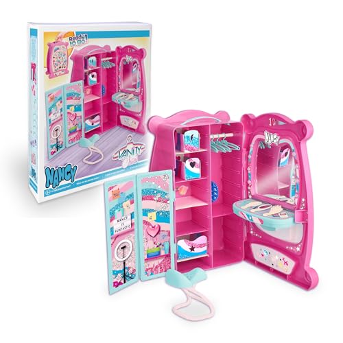 NANCY Vanity Closet, Schrank und Schminktisch, Schminktisch mit Spiegel und Schrank mit Stangen und Schubladen für die Puppe, inkl. Paravent, Sitz und Kleiderbügel, Famosa (NAC94000) von NANCY