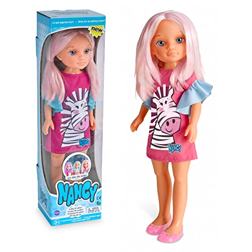Nancy - Tag Farbe Puppe mit rosa Haaren. Geeignet für Kinder ab 3 Jahre (Famosa 700015030) von NANCY
