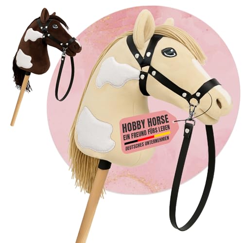 NATURTRIEB Steckenpferd mit Trense | Großes Hobby Horse für Kinder | A3 | Schecke | mit Halfter & Zügeln | hochwertiges Plüsch mit Langer Mähne | Hobby Horsing Pferd | Stockpferd (Beige/Weiß) von NATURTRIEB