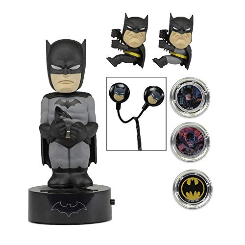 NECA NECA61469 - DC Comics Classic-Batman Solar Powered Body Knocker Limited Edition Geschenkset Inklusiv Kopfhörer Scalers und Hubsnaps, 15 cm von NECA