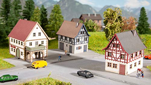 NOCH Dorf-Set 3-teilig, mit Fachwerkhaus, Landhaus und Hofgut, für realistische Modellbau-Dorflandschaften, ideal für Spur Z 1:220 von NOCH