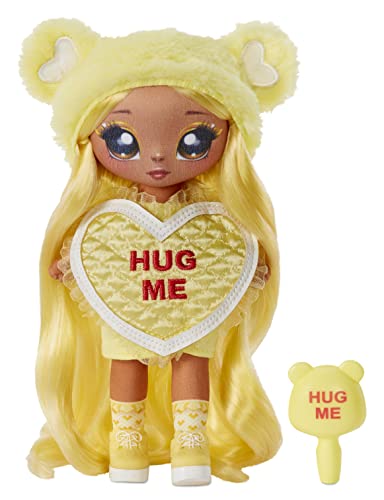 Na! Na! Na! Surprise 581345EUC Maria Buttercup Ours Sweetest Heart Serie Gelbe weiche Plüschpuppe mit blonden Haaren, herzförmigem Kleid, & Bürste-Zum Sammeln-Tolles Geschenk für Kinder ab 5 Jahren von Na! Na! Na! Surprise