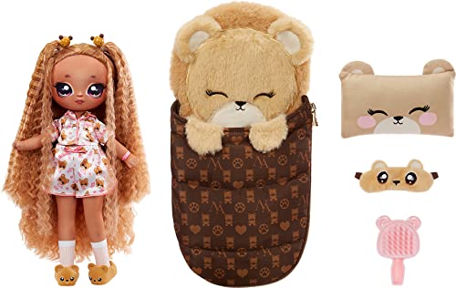 Na! Na! Na! SurpriseTeens Modepuppe - Pyjamaparty - LARA VONN - Von Teddybären inspirierte, weiche Plüschpuppe mit braunen Haaren - 27 cm groß - Zum Sammeln - Tolles Geschenk für Kinder ab 5 Jahren von Na! Na! Na! Surprise
