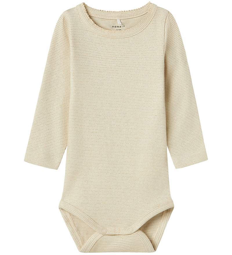 Name It Body l/ä - NbfBinnie - Summer Sand m. Glitzerndes Schach - Name It - 50 - Body L/Ä Name It Body l/ä - NbfBinnie - Summer Sand m. Glitzerndes Schach - Name It - 50 - Body L/Ä von Name It