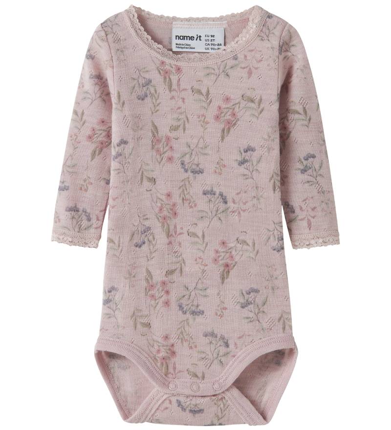Name It Body l/ä - Wolle - Noos - NbfWang - Violett Ice/Blumen + - Name It - 74 - Body L/Ä Name It Body l/ä - Wolle - Noos - NbfWang - Violett Ice/Blumen + - Name It - 74 - Body L/Ä von Name It