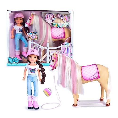 NANCY - A Day with her Horse, Modepuppe mit Pferd, Pflegezubehör, Bürstenschwamm, der die Farbe des Mähnenhaars verändert, für Jungen und Mädchen ab 3 Jahren, Famosa (NAC49000) von Famosa